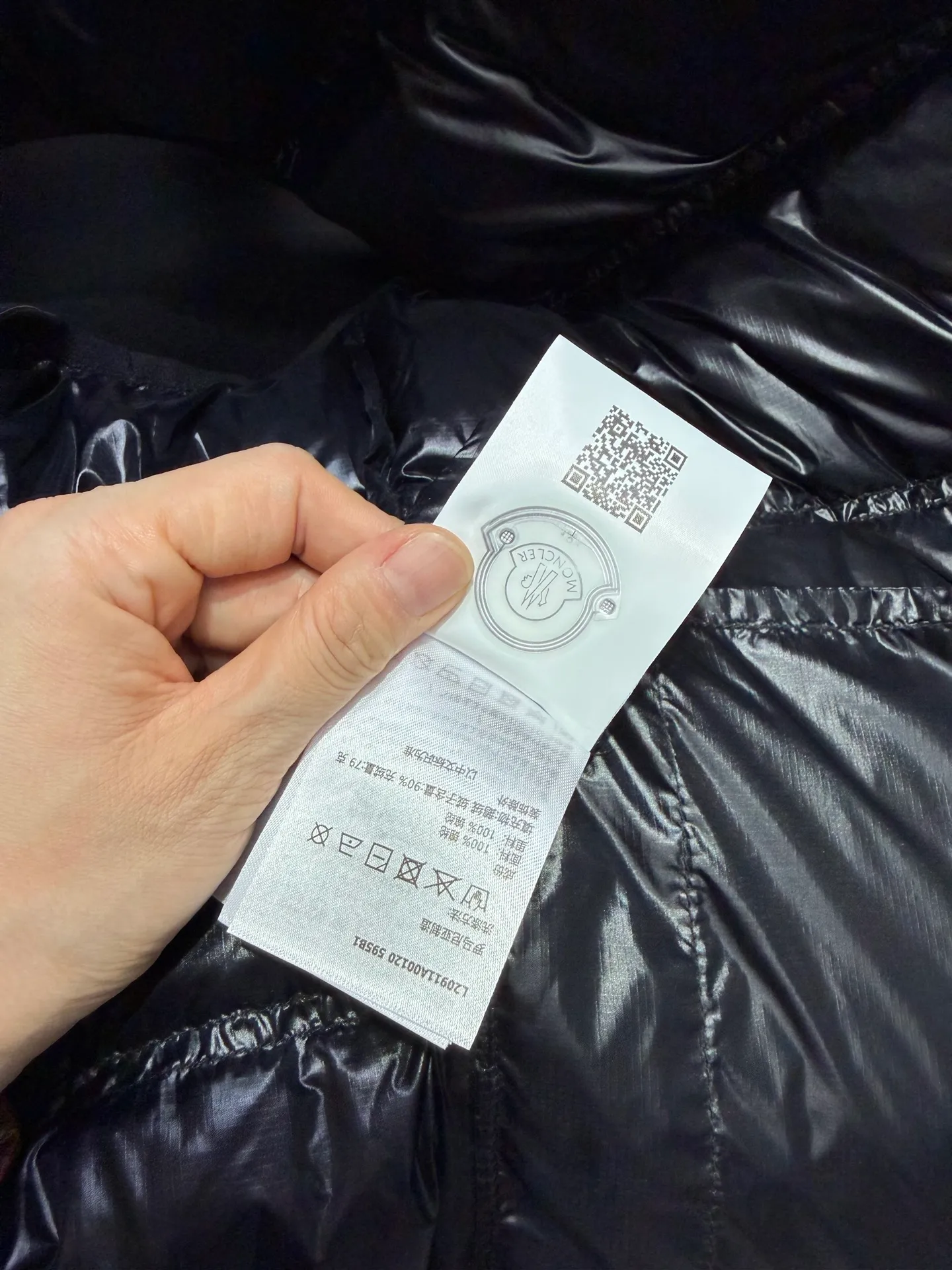 Moncler Mon Classic ， 80 Paninari 。 ，Classic ， ， 。 ， ， ， 。 Moncler Classic ， ， ， ， 、 。 ：100% ：100% ：90% 10% ： ， ， ： 、 、 、 、 、 、 size：123456